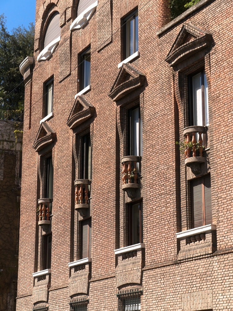 Milano - Balconi di Palazzo Fidia